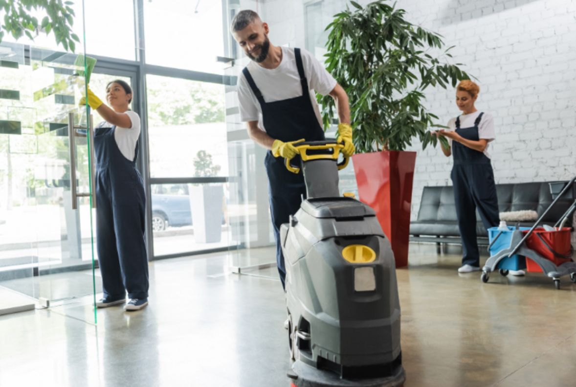 Facilitair - Schoonmaak, beheer en receptie afdelingen op iedere locatie met de juiste persoon ingepland.
